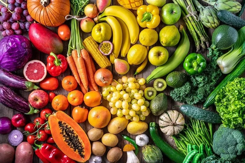 Chế độ ăn uống đa sắc màu là nguồn cung cấp vitamin an toàn và tối ưu nhất cho mắt.