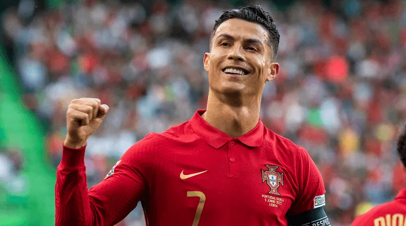 Biểu đồ phân bổ 973 bàn thắng chính thức của CR7 qua các thời kỳ câu lạc bộ và đội tuyển.