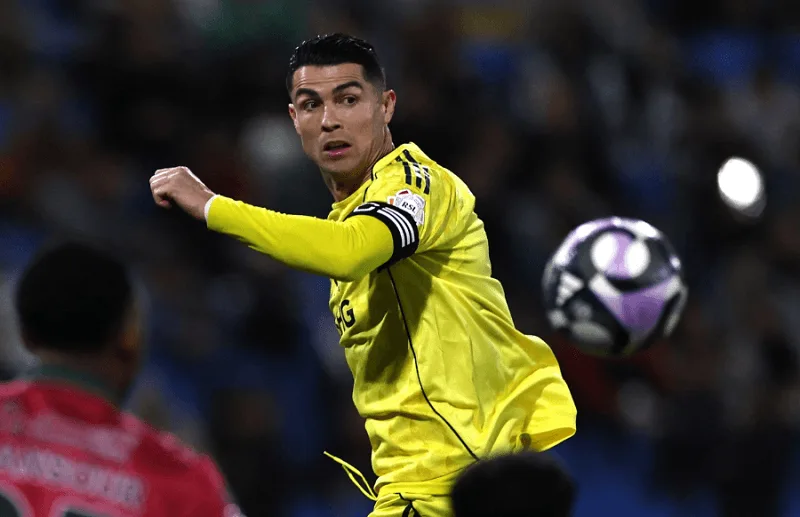 Bản đồ nhiệt cho thấy sự dịch chuyển không gian hoạt động của Ronaldo tập trung đậm đặc trong vòng cấm.